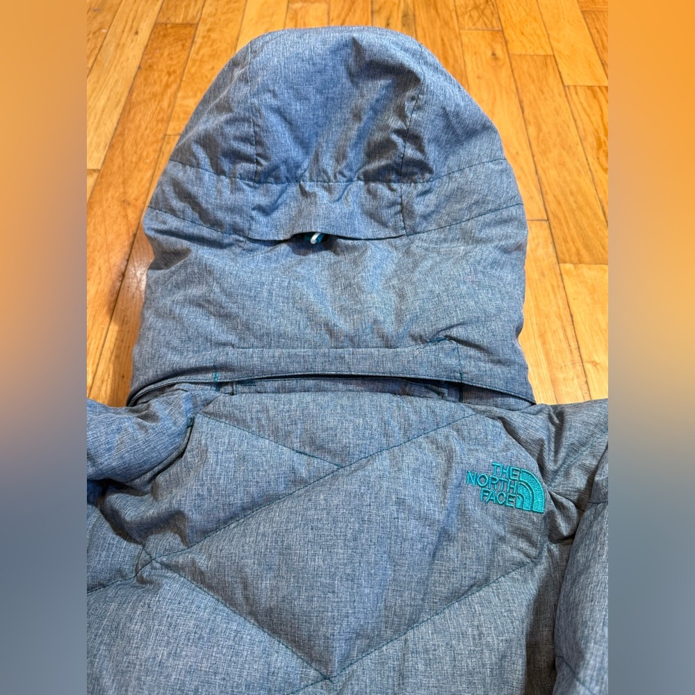 The North Face Women's gray and Blue Puffer Jacket #641 - Picture 7 of 14